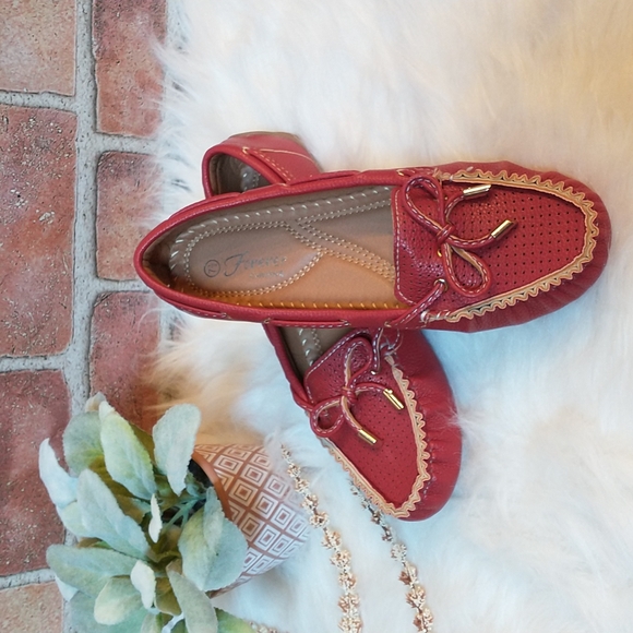 Forever Comfort Red Loafers/Moccasins NWT - Picture 2 of 10